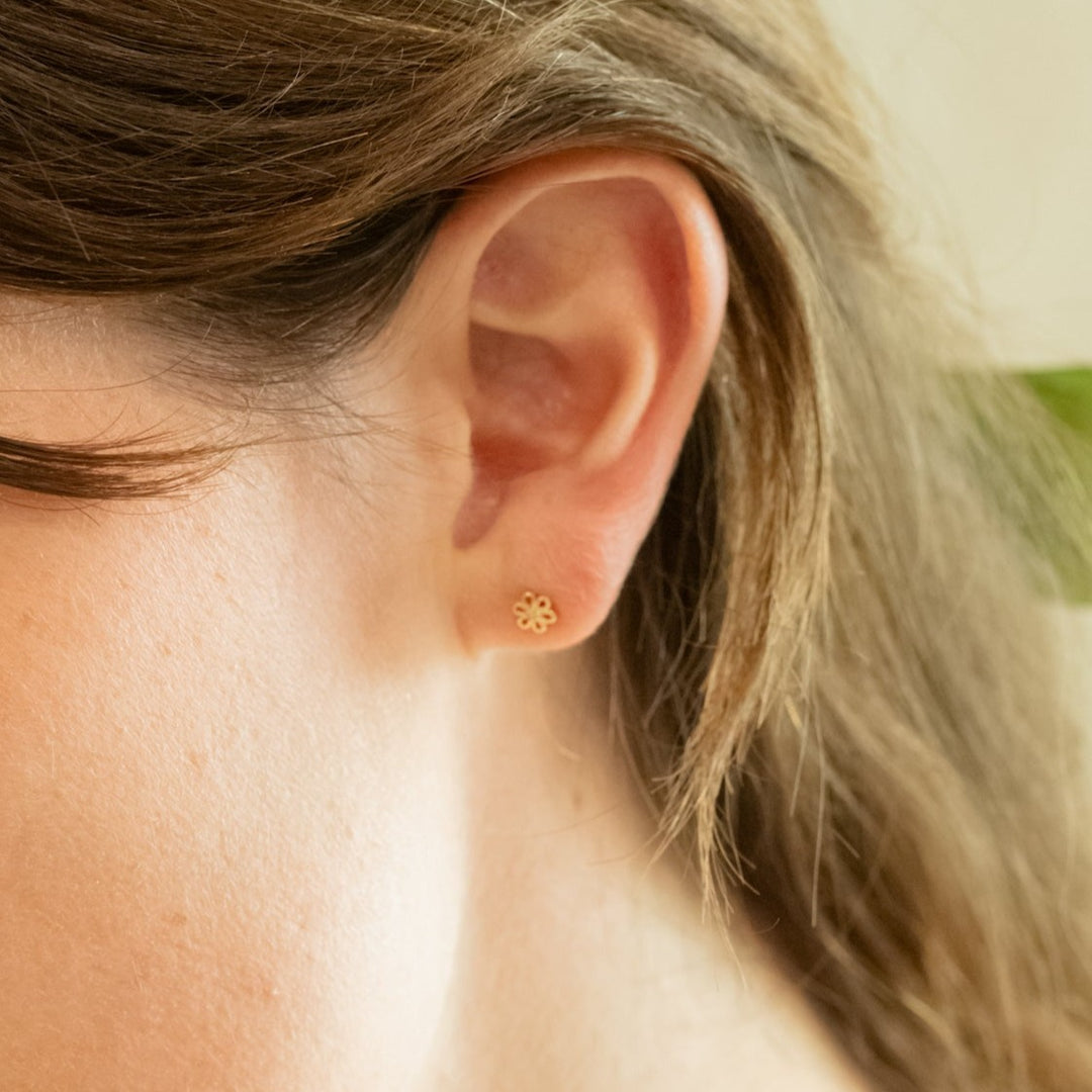 Gold Daisy Stud Earrings- Quill Fine Jewelry